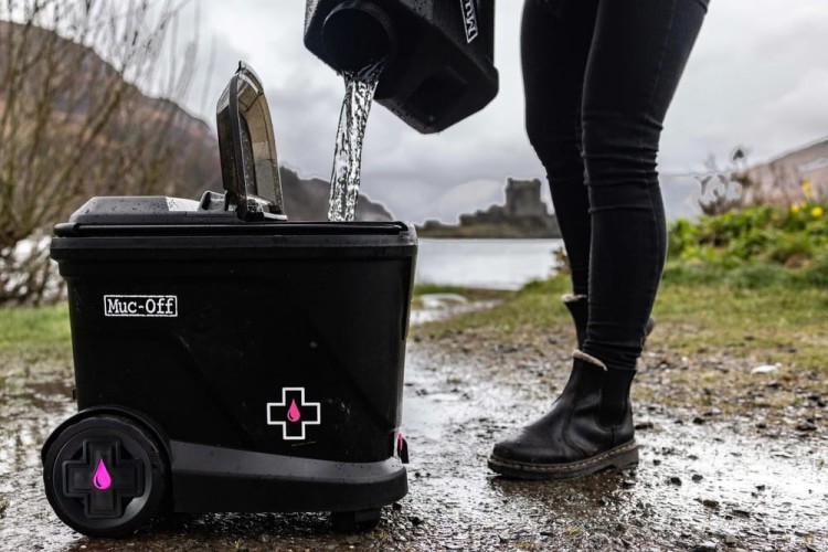 pol_pl_Muc-Off-21180-Mobilna-myjka-cisnieniowa-1L-Nano-Tech-Motorcycle-Cleaner-24502_8.jpg